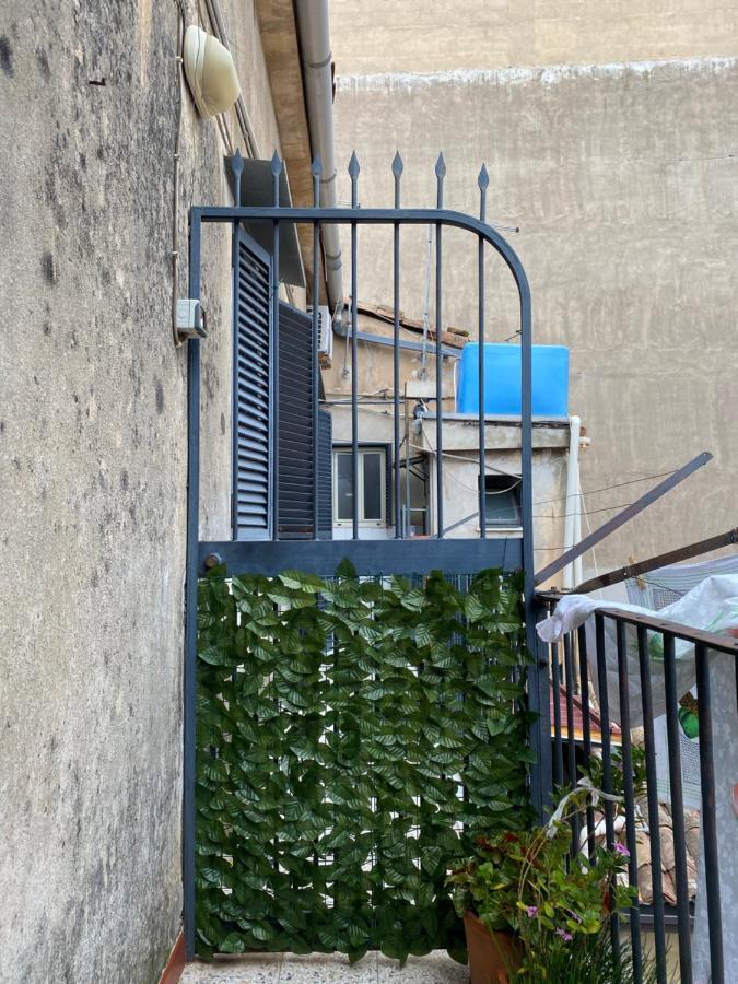 Cucchiara Apartment Catania Bagian luar foto